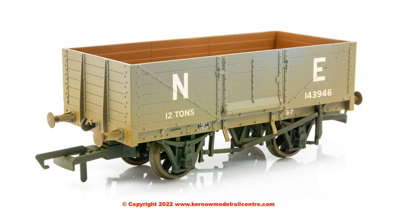 OR76MW6001W Oxford Rail 6 Plank Open Wagon number 149672 in NE Grey livery with weathered finish
